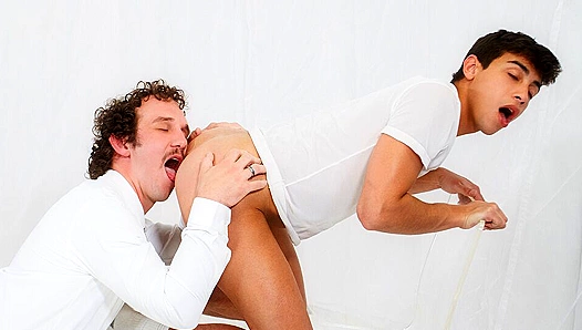 Greg McKeon Dominates Gabe Bradfords Tight Hole – Missionary Boys 18+