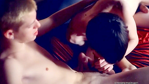 Vampire Nights: Kyle Elijahs Burning Thirst for Twink Love – 18+