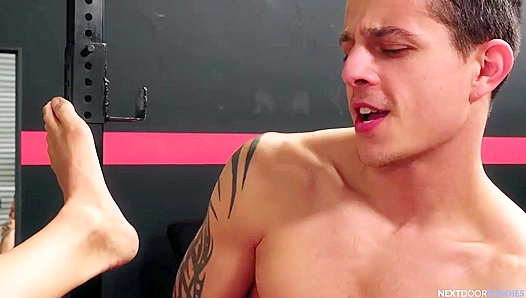 Kyles Tight Heat Bends for Phoenix — Neighbors Steaming Quickie – GayBuddies 18+