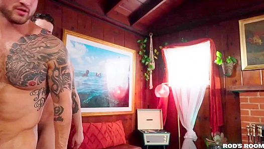 Blain OConnor Ty Roderick Heat Up the Sheets with Wild Kink – RodsRoomOnFire