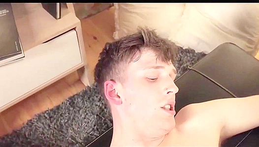 Conor Davis Dominates Timmy Williams in Fiery Bareback Ride – GayXXX