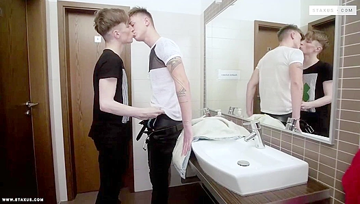 Jim Bridges Takes Control: Wild Cowgirl Rides Deep Anal Thrusts – GayXXX