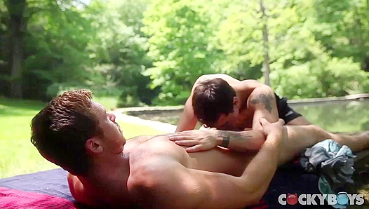 Sun-Drenched Passion: Connor Levi Goes Wild Fisting Outdoors – GayPornHub 18+