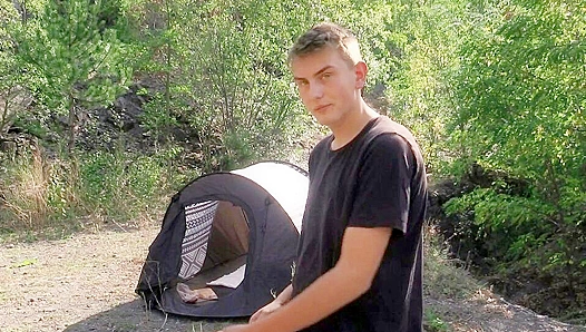 Under the Stars: Horny Hiker Gets Fucked Raw in the Wilderness – XXX Gay Adventure