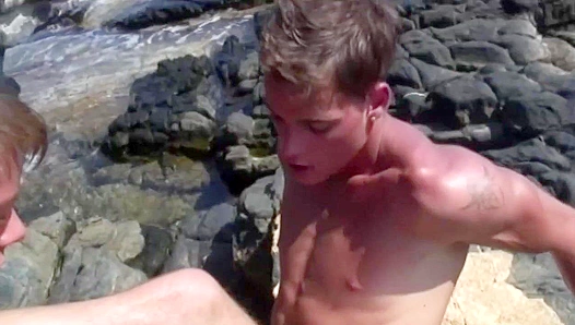 Alex Stevens Thomas Dyk Get Filthy — Bareback Ass Grind Outdoors – 18+