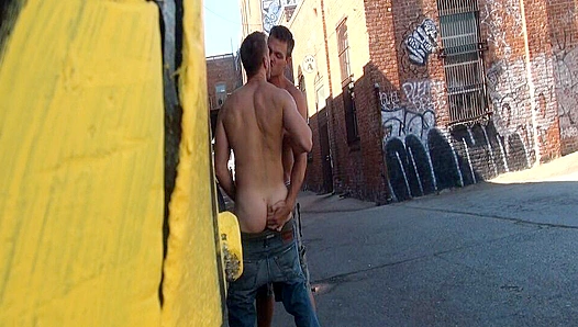 Steamy Nights: Two Horny Amateurs Fuck Wildly in the Dumpster – Gay XXX