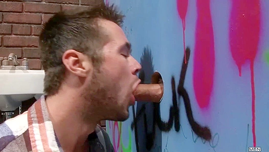 Rocco Reed Tempts Straight Guy in Hot Gay Threesome Action – XXXGayThreesomes 18+