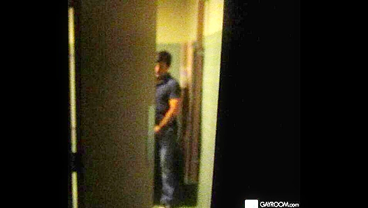 Tuckers Horny Encounter: Steamy Bathroom Blowbang Gone Wild – GayXXX