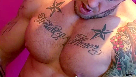 Craving That Hard Hang? Scott Hunter Takes Harley Everetts Massive Load – 18+