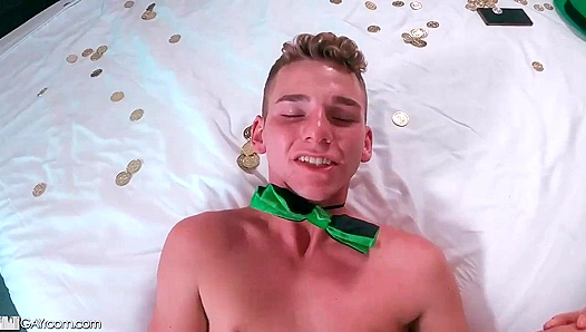 Jack Waters Takes Full Load from Kylan Boyd in Hot Ass Ride – GayPornFun 18+