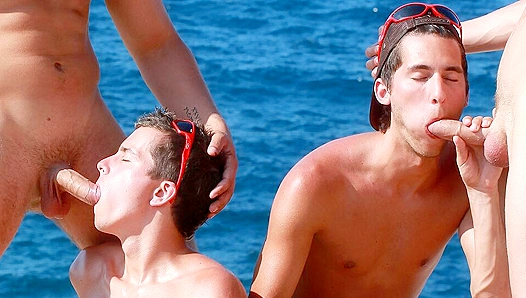 Blowjob Heaven: Mike Cage, Mathew Ross Matt Loughton Heat Up the Beach – 18+