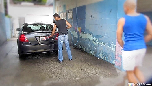 Emilio Sands Swallows Hard in Public at the Car Wash – Hot Cum Scene – GayPornHub 18+
