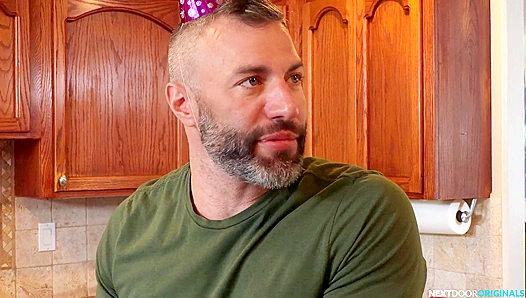 Cute Chef Rides Fury: Seduces Grumpy Stepdad into Begging for More – SteamyGayFun 18+