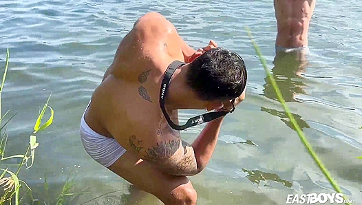 Justin Skyes Steamy Escape: Unprotected Passion in the Heat – GayPornX 18+