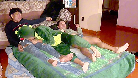 Sleepover Turns Hot: Unprotected Passion Ends in Creampie – GayPornXXX 18+