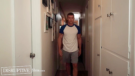 Closeted Athlete Cant Stop Grinding This Nerdy Twink – Justin Matthews, Trevor Harris