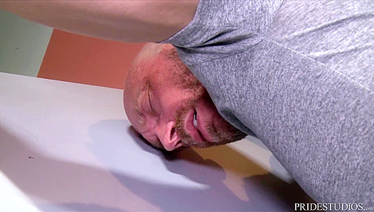Sean Harding Takes Control, Raw Passion at the Glory Hole – Mature Gay Heat