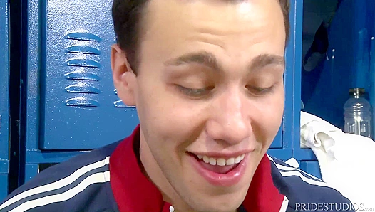Steamy Encounter: Sweaty Jocks Heat Things Up After the Game – GayPornWild