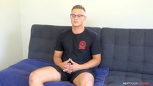 Bi-Curious Athlete Wows Director with Huge Erect Tool – NextDoorCasting