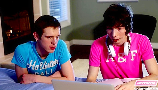 Neighbor Twink Cant Resist My Fat Cock – MaxPayne2 18+