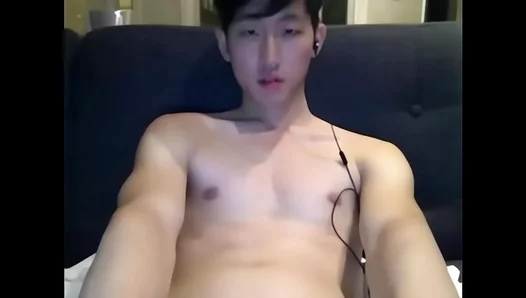 Korean Gym Beast Rides Massive Hard cock for 42 Minutes – XXXGayTape