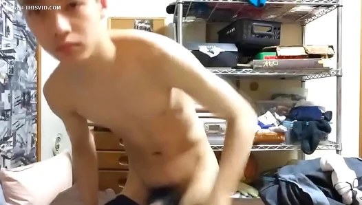 Moaning Curvy Asian Stud Takes Hard Ride on Livestream – SteamyGaySessions 18+