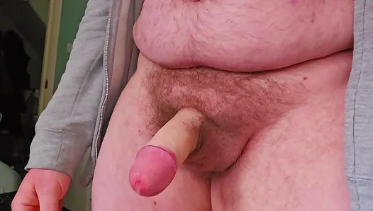 Chubby stud jerks his thick cock before blowing a hot load – XXXGayPorn 18+