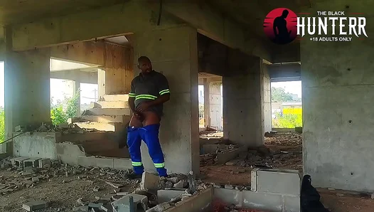 Handyman Jerks Off Blasts Cream Inside Dirty Work Boots – Steamy Outdoor Release