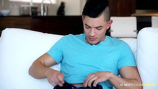 Ethan Slade Seduces Hunky Mover Jackson Traynor – Steamy Neighbor Encounter – NextDoorHeat