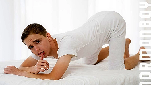 Zac Gets Pounded Hard: Missionary Ride Stretched by Big Daddy Cock – 18+