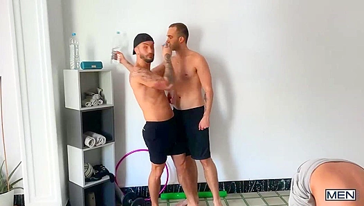 Ken Summers Andrei Surez-Jackson Heat Up Steam Room Threesome Action – 18+