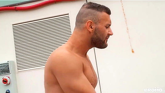 Bareback Heat: Marty David Goes Wild on the Edge of the Road – BromoUS 18+