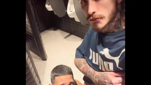 Steamy Bathroom Fling: Passionate Handies Blows Between Hung Bros – ExtremeGayFun 18+