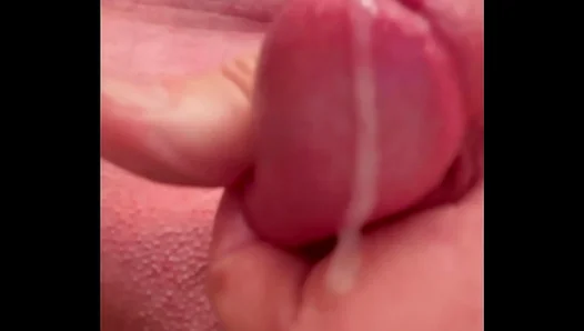 Up-Close Majesty: Elderly King JERKS OFF in Steamy Solo Session – AmateurGayX 18+