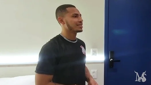 Bi Guy Turns On For First Gay Blowjob Amid Steamy Naked Massage – 18+
