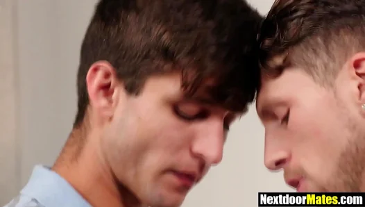 Hunk-on-Hunk Fire: Jock Gets Raw Passion From Grease-Stained Stud – SteamingGay