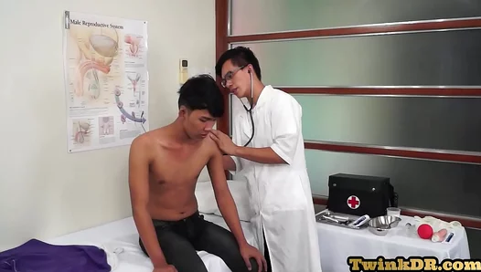 Slim Asian Twink Gets Insatiable Geek Doctor Wet Wild – 18+