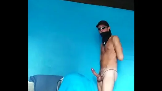 Solo Guy Seduces Camera with Naughty Naked Moves – Hot Amateur Action 18+