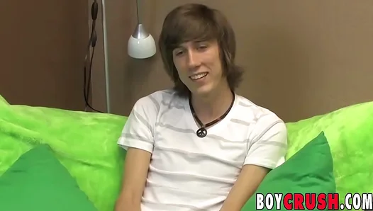 Kurt Starr Handles Massive Hardness After Steamy On-Cam Chat — TinyGays 18+
