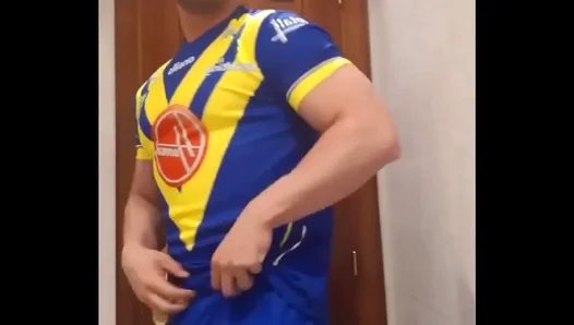 David Cork Juggles Himself While Moaning Over Buff Studs Thick Cock – 18+