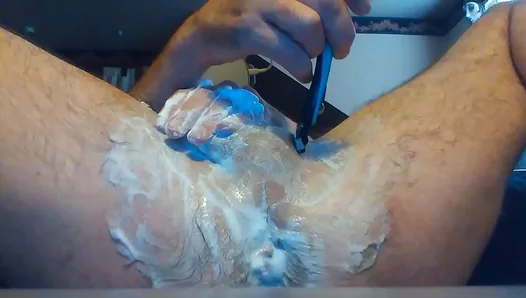 Smooth Solo: Hot Teen Shaved Bare for Mind-Blowing VR Blowjob Fantasy – 18+