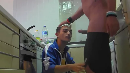 Blowjob Gone Wild: Amateurs Dive into Filthy Oral Pleasure – GayPornX 18+