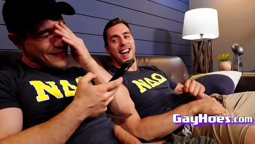 Frat Bros Get Horny Together: Secret Mutual Masturbation Session – 18+