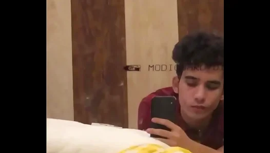 Hot Stud Loses Control Jilling Fast in Steaming Solo BJ Fantasies – GayPorn 18+