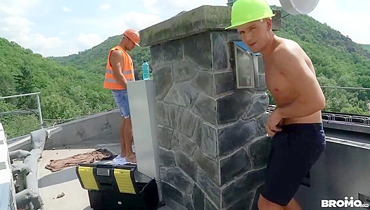 Hard Hats, Hot Bodies: Dee Duncans Steamy Rooftop Encounter – GayPornHub 18+