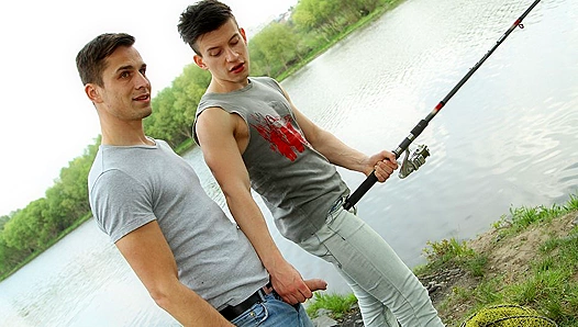 Sun-Drenched Bareback Fun: Twink Pair fucks Wild by the Riverside – RiversideTwinks 18+