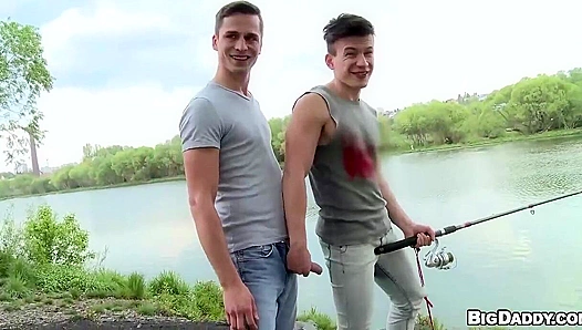Sun-Drenched Bareback Fun: Twink Pair fucks Wild by the Riverside – RiversideTwinks 18+