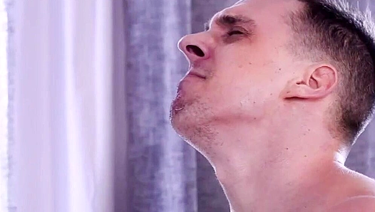 Benjamin Blue Ace Quinn Take Sit-Ups from Gym to Hot Sex Session – GayPorno