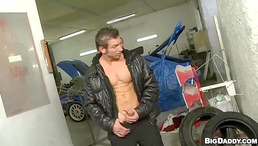 Go Hard with Marek George: Hot Ass Action in the Garage – GayXXX 18+