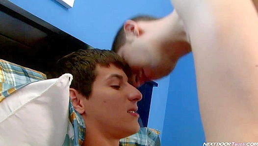 Young Heat: Max Morgan Mike Kings Steamy Encounter Ends in Cream — NextDoorTwinks
